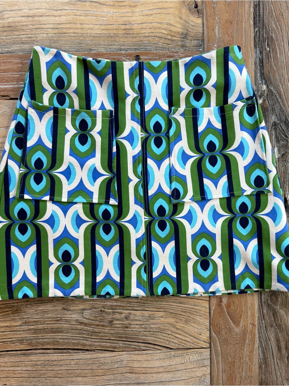 Anthropologie Retro Mini Skirt. Crisp colors. Don’t miss those front pockets! - Picture 3 of 4